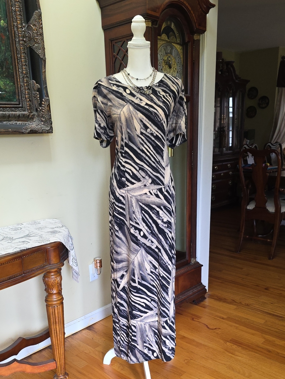 Byer California Black and Cream Abstract Maxi Dress